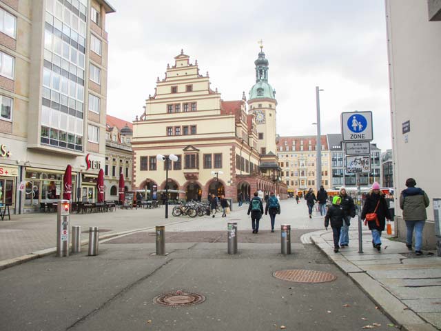 自動車を制限しているドイツ・ライプチヒの市庁舎広場前