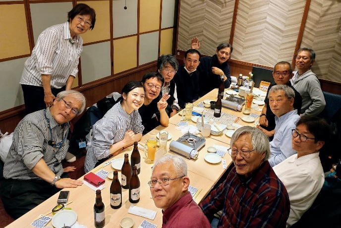 懇親会の様子の写真です。