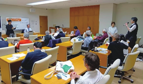 講演会の様子の写真です。