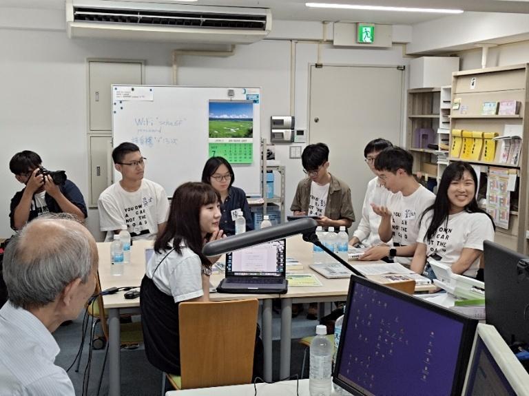 【還路於民】のみなさんの写真です。